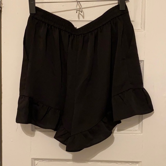 Ruffle Shorts - Picture 2 of 4